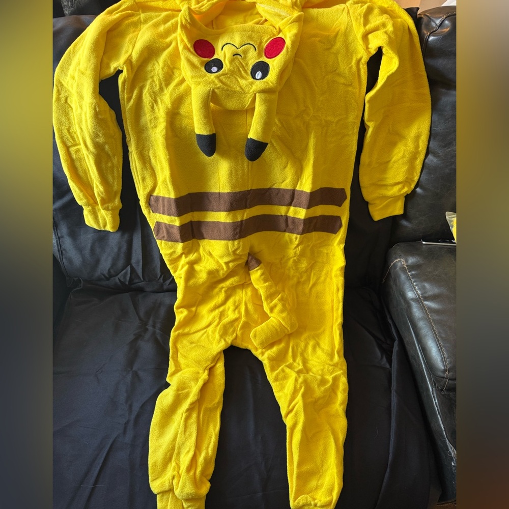 New Yellow Pikachu Plush Pajamas PJ’s Warm and Comfortable Pokemon Size Medium - Picture 3 of 8
